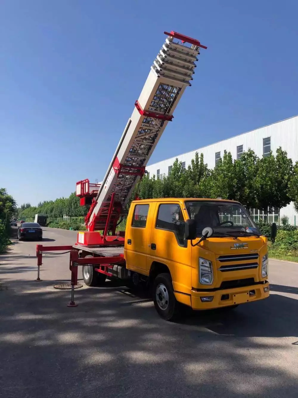 马鞍山附近的云梯车出租服务：轻松解决高空作业需求