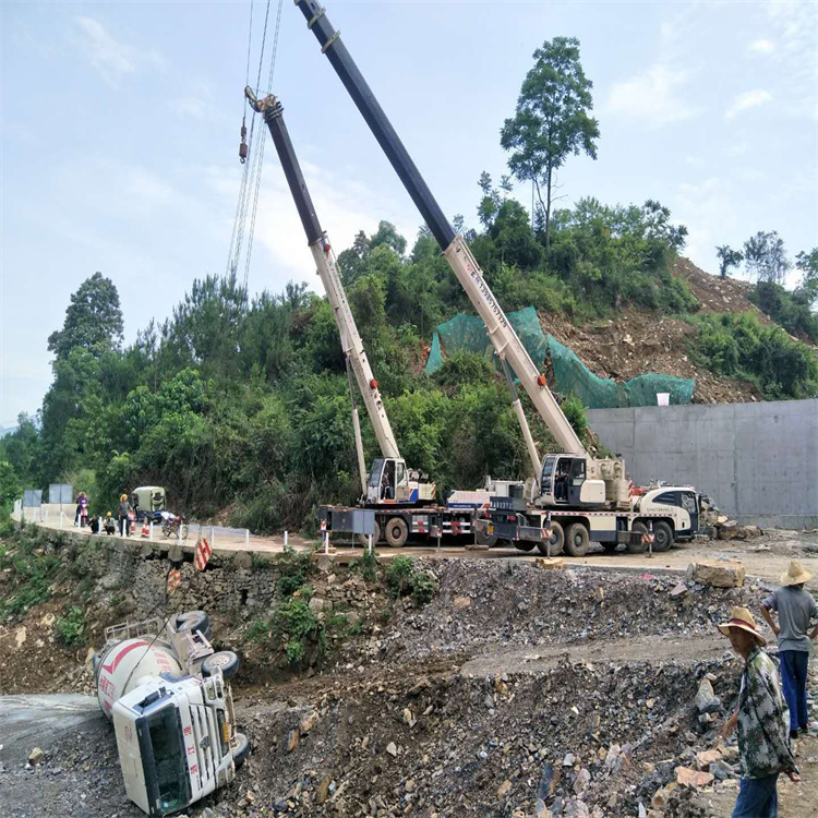 马鞍山汽车掉沟里叫吊车救援要多少钱
